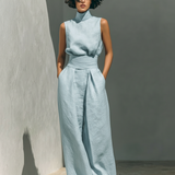 Set consisting of a sleeveless blouse and wide-leg trousers made from a cotton-linen blend.
