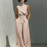 Set consisting of a sleeveless blouse and wide-leg trousers made from a cotton-linen blend.