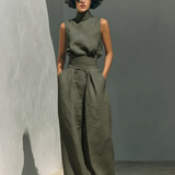 Set consisting of a sleeveless blouse and wide-leg trousers made from a cotton-linen blend.